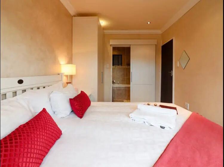 To Let 1 Bedroom Property for Rent in Table View Western Cape